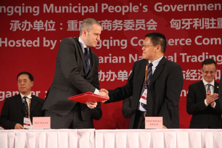 Május 16-án, Kínában az Ekol Logistics Kft. együttműködési megállapodást írt alá a chongqingi székhelyű Yuxinou Logistics Co. céggel a magyarországi viszonylatban közlekedő vonatok indítására vonatkozóan.