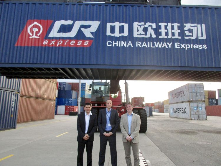 Balról: Dr. Kopp Kristóf, a DB Cargo Hungária Kft. trakció üzletág vezetője, Kovács Ákos, az Ekol Logistics Kft. ügyvezető igazgatója, Fábián Zoltán, a Mahart Container Center Kft. ügyvezetője